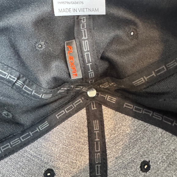 Unisex Porsche Flexfit Black Crest Cap, OSFM - Picture 4 of 6